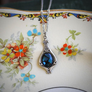 Collier pendentif en laiton artisanal avec pierre verte, style vintage, bijoux ethniques bohèmes, bijoux en laiton faits à la main, cadeau pour femmes - Product Image 4