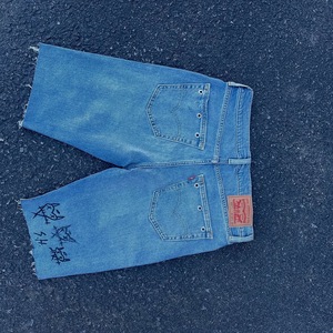 Shorts en jean délavé à ourlet brut, rivets personnalisés de haute qualité, longueur genou, jorts en denim, jean léger extensible et épais - Product Image 4