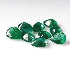 Esmeralda Zambiana Natural Verde Corte Pera de 2.60 Quilates, Calibrada 5x6 MM, Facetada, Suelta, Translúcida, Lote de 10 Piezas para Fabricación de Joyas - Product Image 2