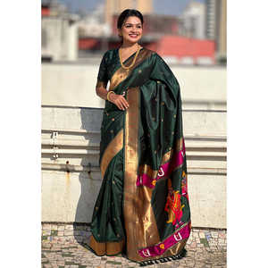 Sari en soie Paithani traditionnel spécial Vitthala God, vert bouteille, tissé avec des fils Zari, un magnifique foulard et un châle, 650g Elite Weaves - Product Image 2