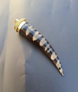 Colgante de Cuerno de Búfalo Natural Ecológico Hecho a Mano con Forma de Luna Creciente, Amuleto Tribal Bohemio Étnico para Creación de Joyería - Product Image 3