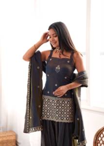 Conjunto de diseñador listo para usar: Top y dupatta de tela de seda Vichitra con bordado de lentejuelas, trabajo Dori y Jari, y pantalón Farshi Salwar. - Product Image 2