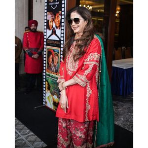 Vêtements et accessoires musulmans traditionnels de créateur Top avec bas et dupatta pour un look élégant - Product Image 1