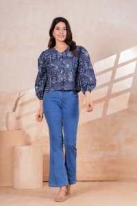 Blusa informal azul estampada para mujer – Elegante camisa con botones y mangas abullonadas para uso diario - Product Image 5
