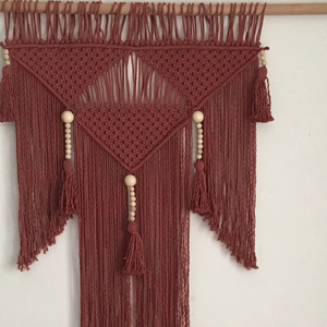 Tapiz de macramé extragrande color rojo vino para decoración de fondo de sofá, crea una pared llamativa y atractiva para la sala de estar. - Product Image 1