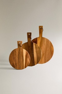 Planche à découper et plateau à fromage carrés en bois d'acacia moderne, durable, léger, compatible lave-vaisselle, Address Craft Home Decor - Product Image 3