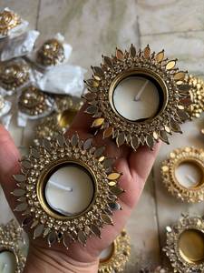 Calentador de velas de metal dorado artesanal con diseño de rayos de sol, quemador de cera para velas de té, espejo con diamantes de imitación, centro de mesa redondo Diya, decoración para Mandir - Product Image 3