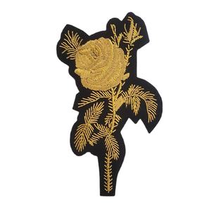 Top plus vendu brodé à la main à coudre à la main sur dames Rose Design or fil d'investissement Badges pour vestes Blazers - Product Image 1