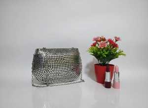 Sac à bandoulière de luxe fait main en mosaïque de pierres et de perles métalliques, motif floral, sac à main artistique pour femme, idéal pour mariages, soirées, voyages et usage quotidien - Product Image 4