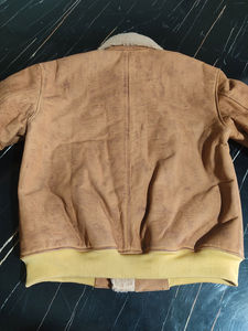 Veste universitaire pour femme personnalisée OEM en cuir véritable avec fermeture éclair, chauffante, coupe-vent et respirante – Vente en gros - Product Image 5