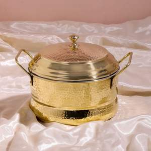 Olla de latón martillado de lujo con tapa y asas hechas a mano para servir alimentos en hoteles, restaurantes, buffets, utensilios de cocina y decoración de mesa. - Product Image 1