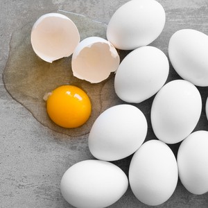 Vente en gros directe d'usine à prix compétitif, œufs de poule blancs de haute qualité, approvisionnement en vrac frais avec la meilleure offre de réduction - Product Image 1