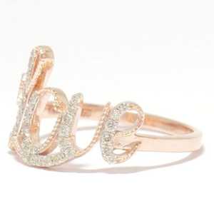 แหวนมอสซาไนต์ทรงกลมสลักคำว่า Love ตัวอักษรประดับเงินแท้ 925 ชุบทองคำสีกุหลาบ ของขวัญสำหรับงานปาร์ตี้ สไตล์โรแมนติก - Product Image 2