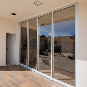 Ventanas y Puertas Corredizas Modernas de Aleación de Aluminio con Vidrio Templado Insonorizante para Uso Exterior - Product Image 1
