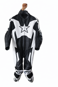 Nouvelle arrivée Combinaison de moto une pièce sur mesure Combinaison de course de moto rouge et noire en cuir premium pour les pilotes - Product Image 2