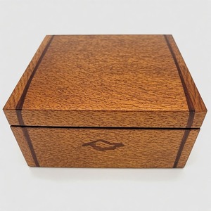 Étui à cigares en bois massif de haute qualité, conçu pour un transport sûr et un stockage durable lors de vos voyages et de l'usage quotidien - Product Image 3