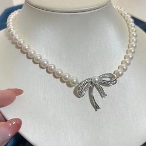 Collier ras du cou tendance en perles de riz d'eau douce naturelles de style rétro français avec nœud - Product Image 2