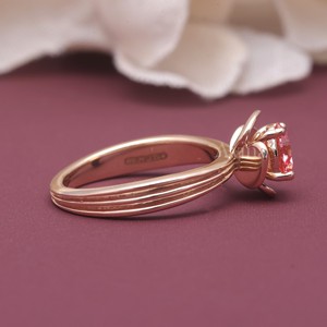 Bague solitaire florale en or rose/jaune et blanc 18 carats avec diamant rose taille ronde pour femme, idéale pour fiançailles et mariage, bijoux fins - Product Image 2