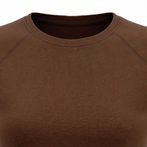 Ensemble 2 pièces pour femme, t-shirt sport marron uni à manches courtes et short au-dessus du genou, col rond, séchage rapide, polyester tricoté - Product Image 4