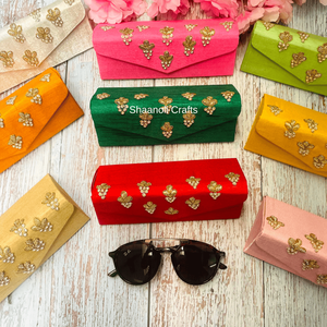 Fundas de Seda Zari para Gafas de Sol Estilo Rajasthani, Colores Pastel, Estuches para Gafas de Sol, Recuerdo de Boda India, Regalo de Mehndi Sangeet - Product Image 4