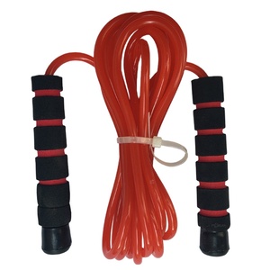 Corde à sauter unisexe rouge réglable avec poignées en mousse noire, emballage portable, matériau personnalisé pour l'exercice en salle de sport - Product Image 2