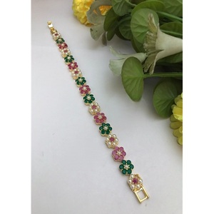 Pulsera de Moda de Latón de Primera Calidad con Perlas Auténticas y Baño de Oro, Diseño Moderno para Fiestas, Bodas y Eventos, para Mujer - Product Image 1