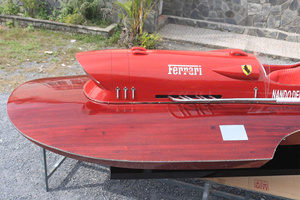 Modèle de bateau rapide en bois italien fait main FER.RA.RI HYDROPLANE X LARGE SIZE 320 cm, finition peinte et polie, taille personnalisée, prêt pour la télécommande - Product Image 3