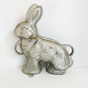 Sculpture décorative en aluminium en forme de lapin pour table basse, accent de style et collection d'art pour l'aménagement intérieur - Product Image 5
