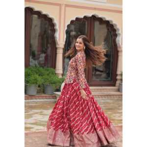 หนังเทียมสีแดงเข้มพร้อมงานปักเลื่อม - Product Image 1