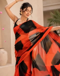 Sari KV para Mujer, Estampado Shibori Naranja y Negro, Rayón Puro, Secado Rápido, Otoño - Product Image 3