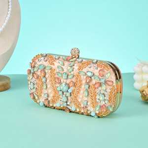 Pochette brodée à la main, prix de gros, élégante pochette pour femmes pour mariage, fête et occasions spéciales - Product Image 4