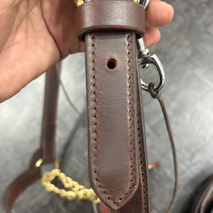 Harnais d'entraînement pour chevaux arabes de qualité supérieure en cuir de vachette pleine fleur avec laisse, fabriqué avec des accessoires en laiton massif. - Product Image 2