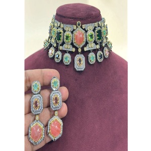 Ensemble collier ras-de-cou et boucles d'oreilles en laiton plaqué argent de qualité supérieure avec perles de moissanite, collection pour mariage - Product Image 1