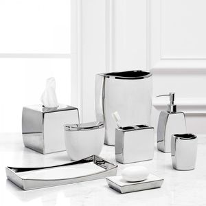 Juego de Baño de Metal Hecho a Mano con Detalles Artísticos para una Decoración de Baño Distintiva y Elegante - Product Image 5