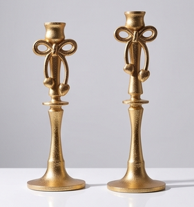 เชิงเทียนโลหะดีไซน์โบว์ไทสุดเก๋สำหรับตกแต่งโต๊ะกลางบ้าน - Product Image 2
