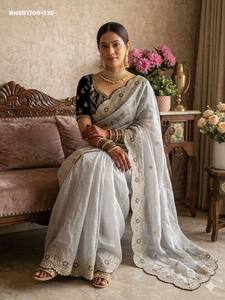 Sari en satin fantaisie de la collection Premium avec broderies Butti dispersées et bordure en sequins de 3 mm - Blouse prête à porter pour femme - Product Image 2