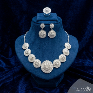 MOLL JEWELLERS - Conjunto de Collar y Pendientes Florales de Diseño Moderno, Chapados en Oro con Circonitas, Anillo Ajustable, Certificado, Imitación de Boda - Product Image 4