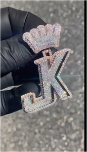 Colgante de Moissanita Personalizado con Corona y Letra Inicial 3D, Dos Tonos, VVS, Plata S925, Oro Rosa - Product Image 2