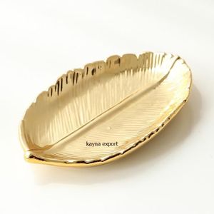 Bandeja Redonda Decorativa de Metal con Acabado Dorado de Lujo Hecha a Mano, Apta para Alimentos y Fácil de Limpiar, con Bordes de Diseño, Bandeja de Metal para Servir Frutas - Product Image 3