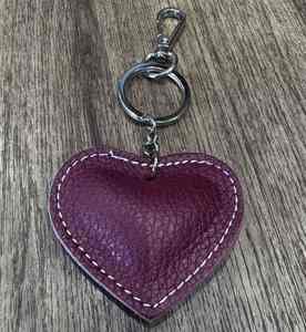 Porte-clés personnalisé ANWAR ENTERPRISES en cuir véritable souple, écologique, durable, avec logo imprimé UV, en forme de cœur, pour le Nouvel An - Product Image 3