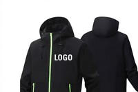 Veste coupe-vent noire à capuche pour homme personnalisée avec fermeture éclair vert fluo et logo sur le devant, style sportif, pour l'automne