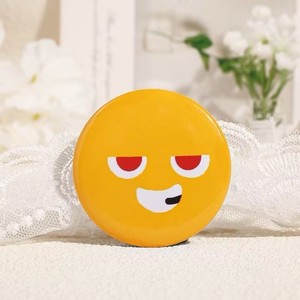 Badges en métal personnalisés à l'effigie de personnages de jeux vidéo et d'émoticônes tendance pour sacs à dos - Product Image 3