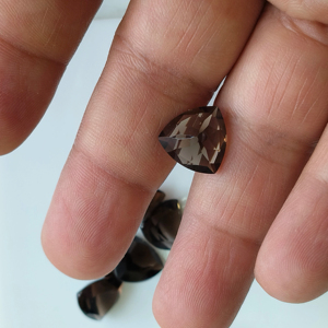 Cuarzo Ahumado Natural de 12MM con Corte Trillón, Gema Suelta de la Mejor Calidad para la Fabricación de Joyas - Product Image 3