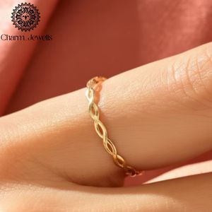 แหวนหมั้นชุบทองคำเหลืองประดับมอยส์ซาไนต์ทรงคลาสสิกจาก Charm Jewells สำหรับผู้หญิง ได้รับการรับรองจาก IGI - Product Image 2