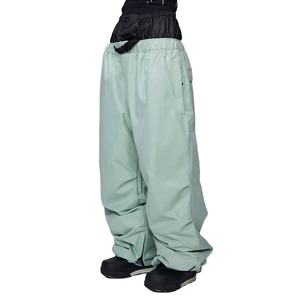 Pantalones de esquí y nieve elegantes, impermeables, con forro aislante premium, para un estilo de lujo de resort invernal y máxima comodidad. - Product Image 3