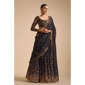 เสื้อผ้ามุสลิมแบบดั้งเดิม Lehenga Choli ปักสวยงามออกแบบโดยดีไซเนอร์ - Product Image 4