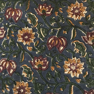 Tela de algodón estampada a mano con diseño floral mogol sobre base azul índigo oscuro |   Textiles Artesanales Indios - Product Image 1