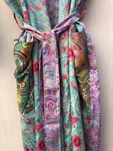 Robe kimono en soie teinte à la main, bleue, style bohème, longue et ample, paréo de plage, vêtement de détente, cadeau pour elle - Product Image 3