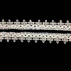 Vestidos y blusas de sari de primera calidad, 100% seda color marfil, transpirables, de secado rápido, con ribete de encaje y bordado de lazo, hechos en Haryana. - Product Image 1