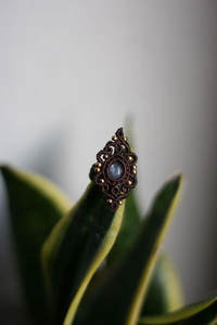 Anillo de Macramé con Amatista Hecho a Mano - Joyería Curativa de Cristal Morado Natural con Certificación IGI |   CREACIONES HARI OM - Product Image 3